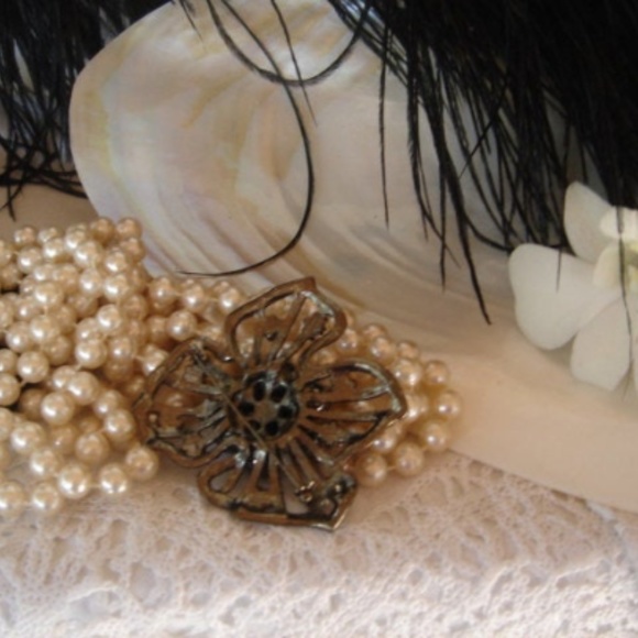Vintage Flower Brooch Gray Pearls Pink Crystals - Picture 3 of 4